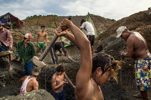 Panos photographer Minzayar Oo is awarded Martin Adler Prize by the Rory Peck Trust