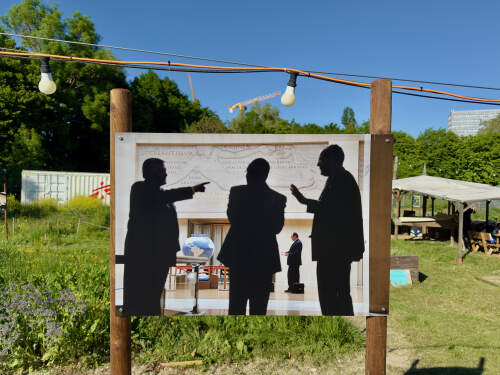 Mark Henley exhibiting in Jardin des Nations, Geneva, Switzerland